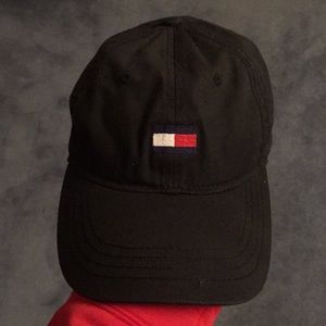 Tommy Hilfiger hat